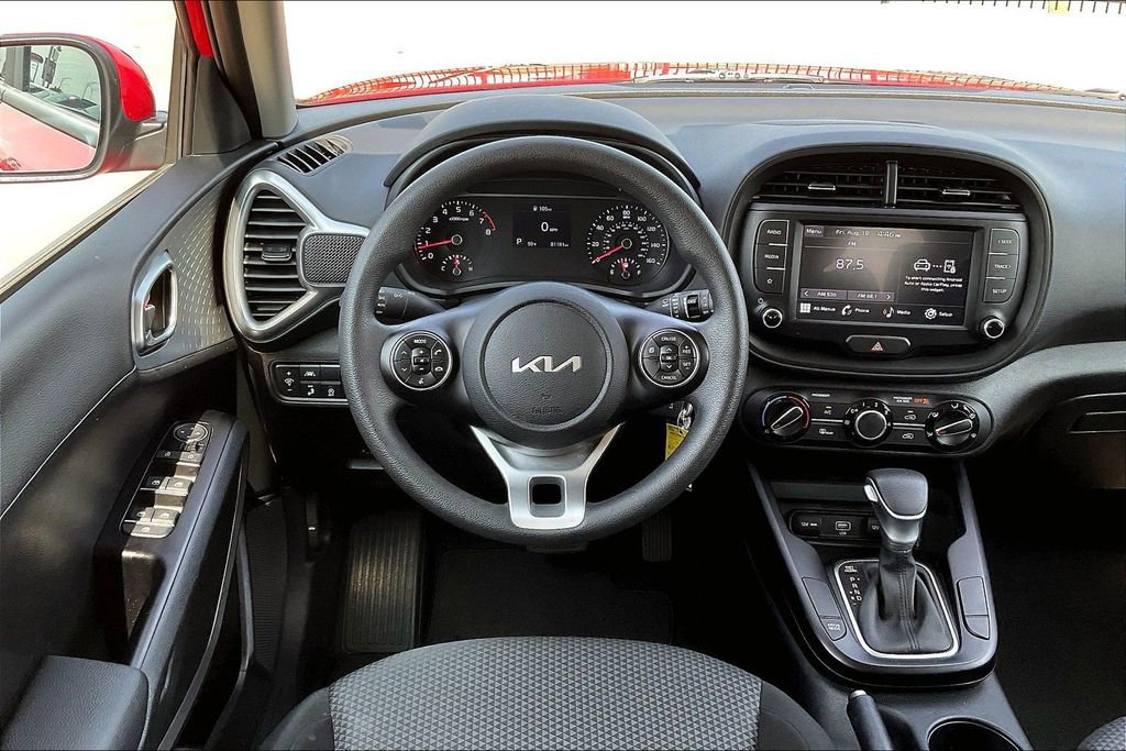 Used 2022 Kia Soul LX w/ Technology Package image 5