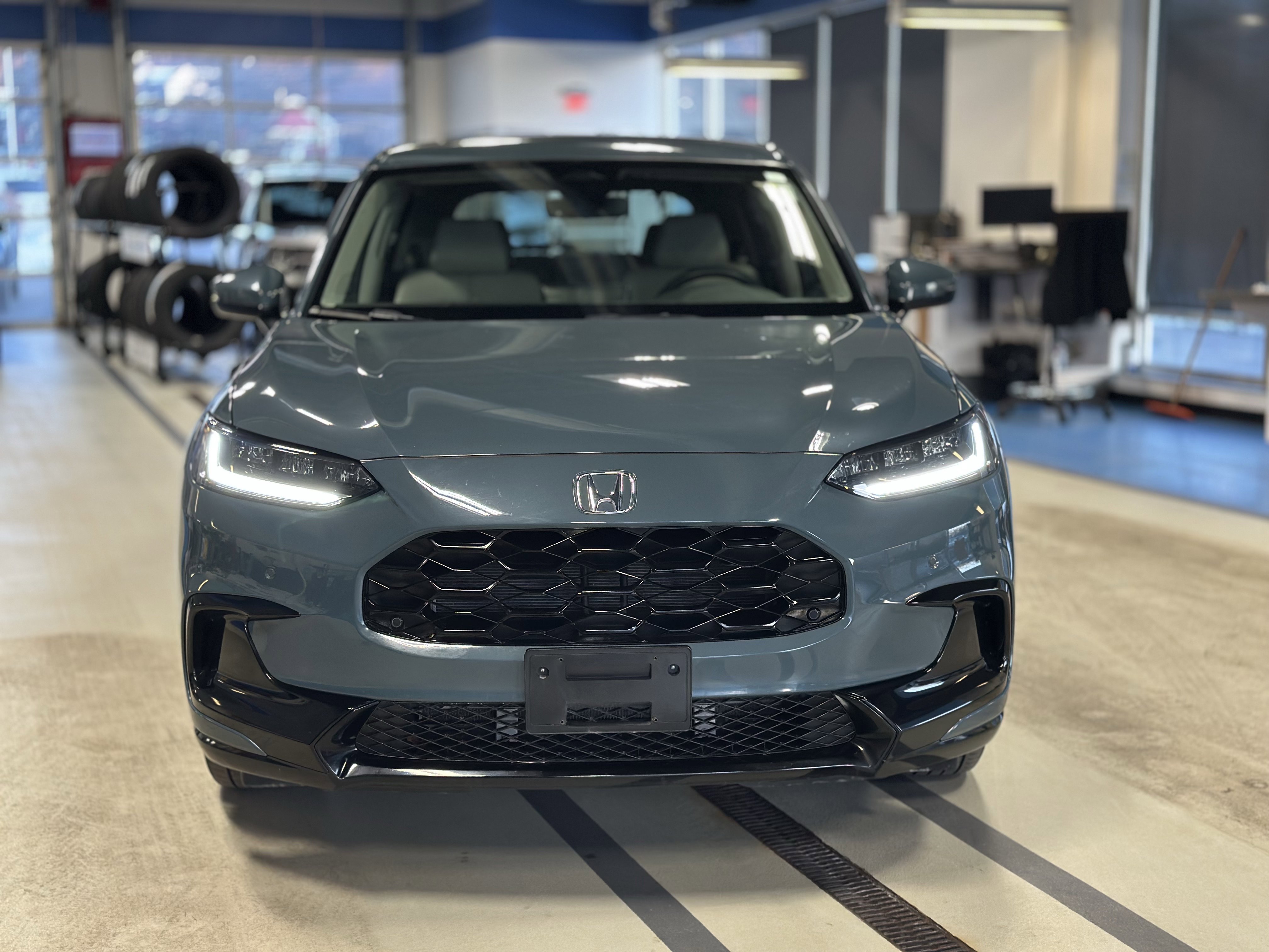 Used 2023 Honda HR-V EX-L image 2