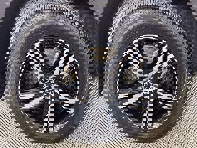 Used 2023 Volvo XC40 B5 Core image 96