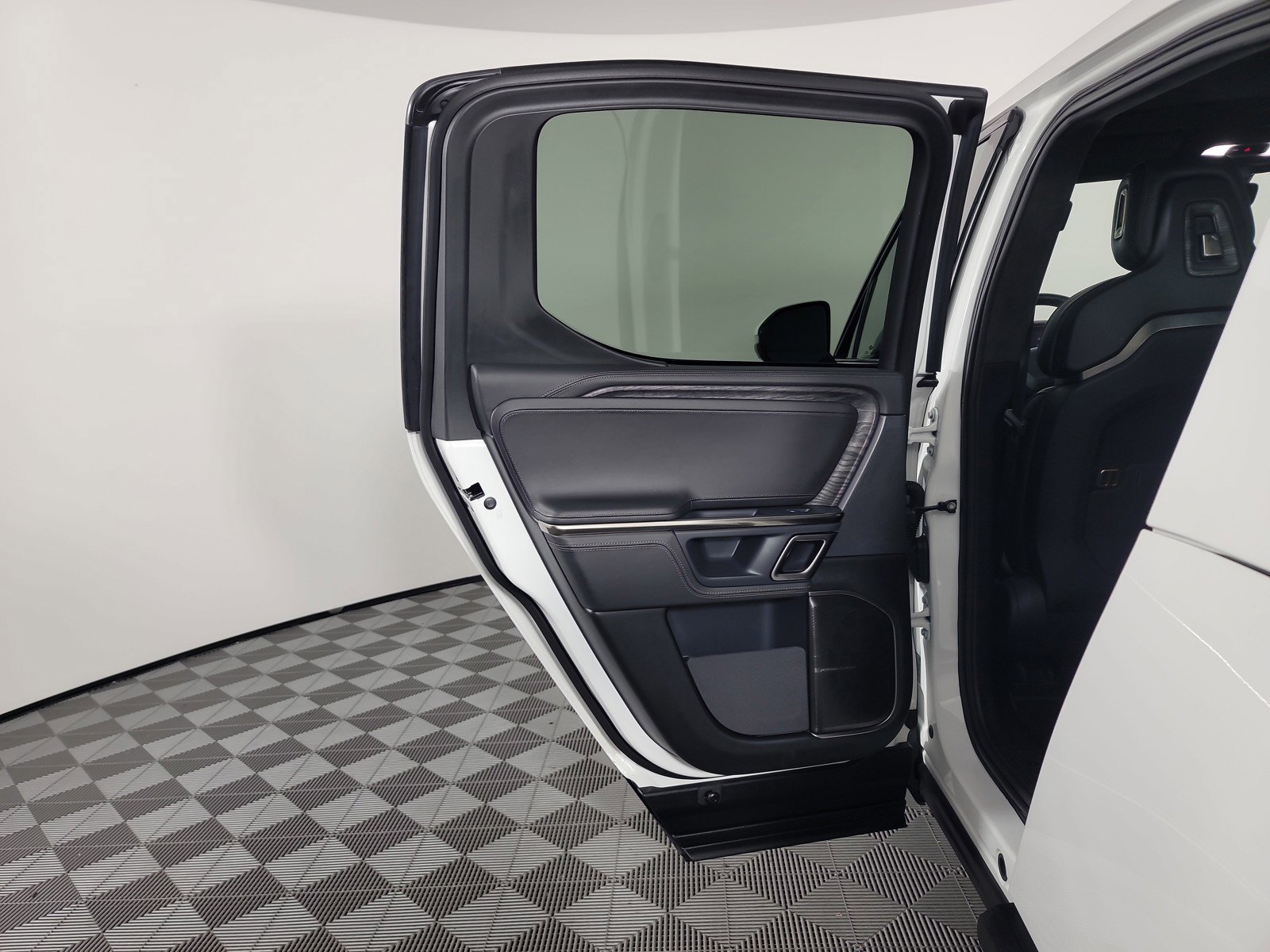 Used 2022 Rivian R1T Adventure image 17