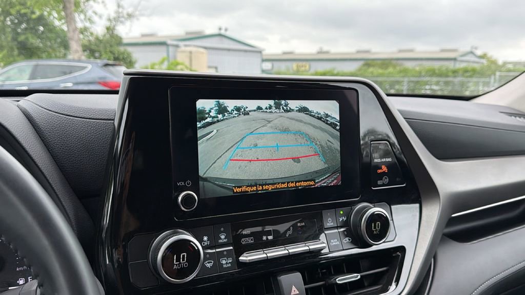 Certified 2025 Toyota Highlander LE image 30