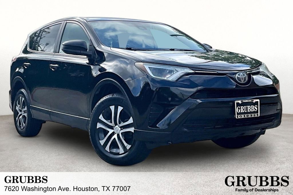 Used 2018 Toyota RAV4 LE image 1