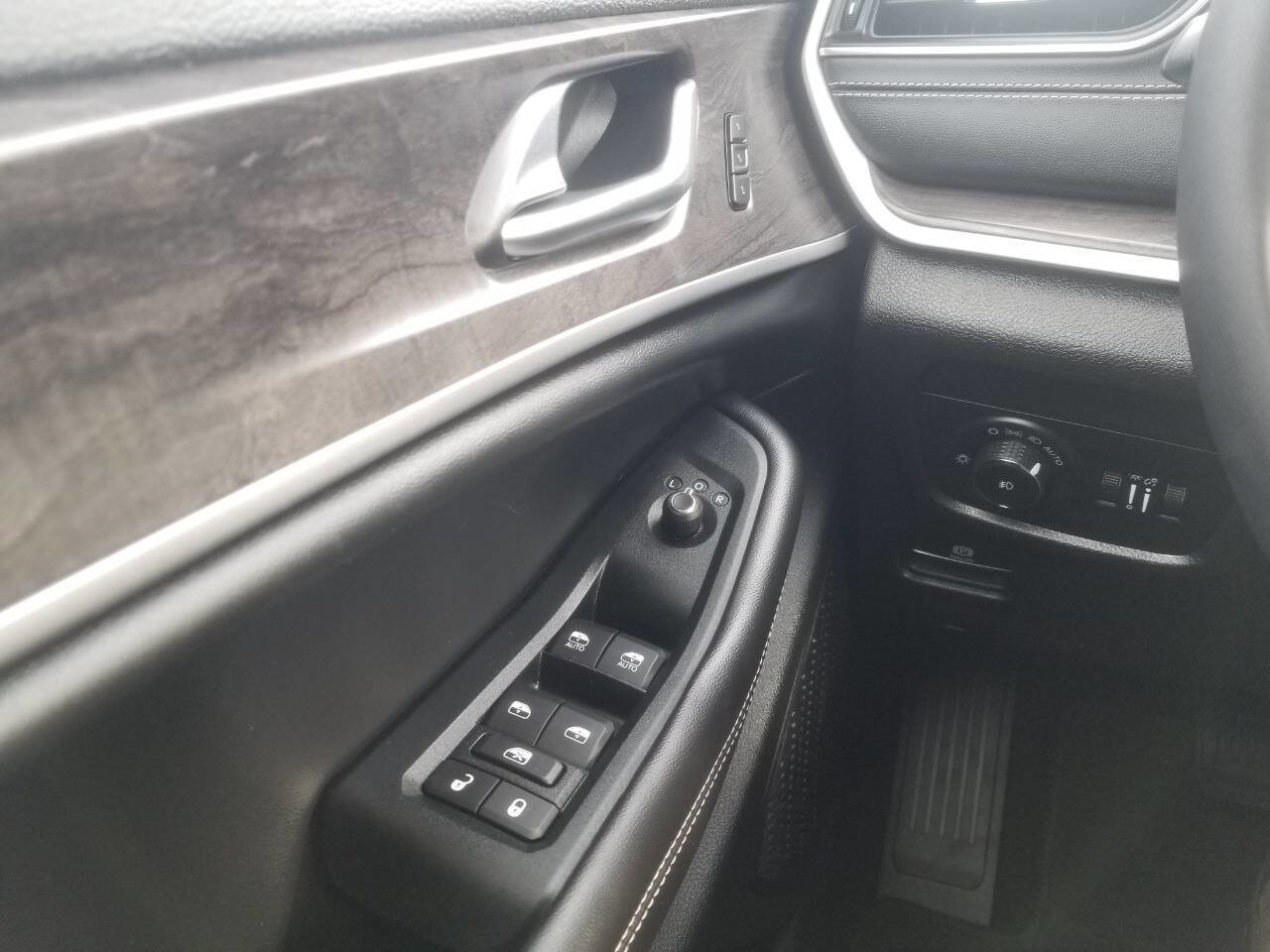 Certified 2024 Jeep Grand Cherokee Limited image 29