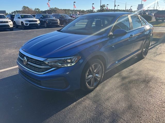 Used 2023 Volkswagen Jetta SE image 4