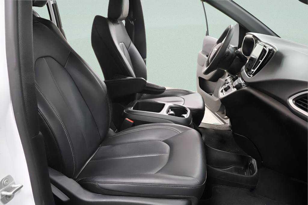 Used 2026 Chrysler Pacifica Select FWD image 30