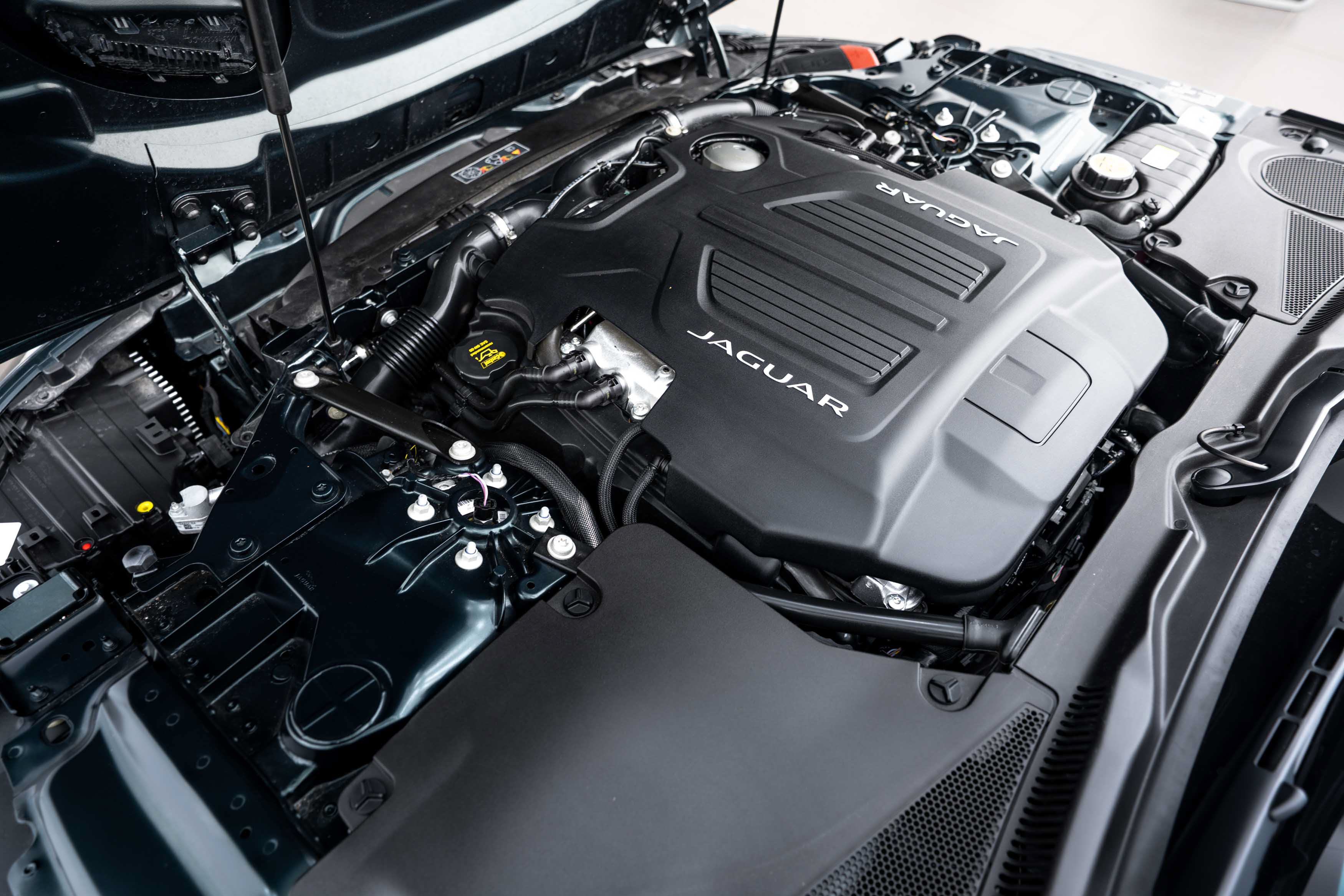 Used 2024 Jaguar F-TYPE Convertible AWD image 21
