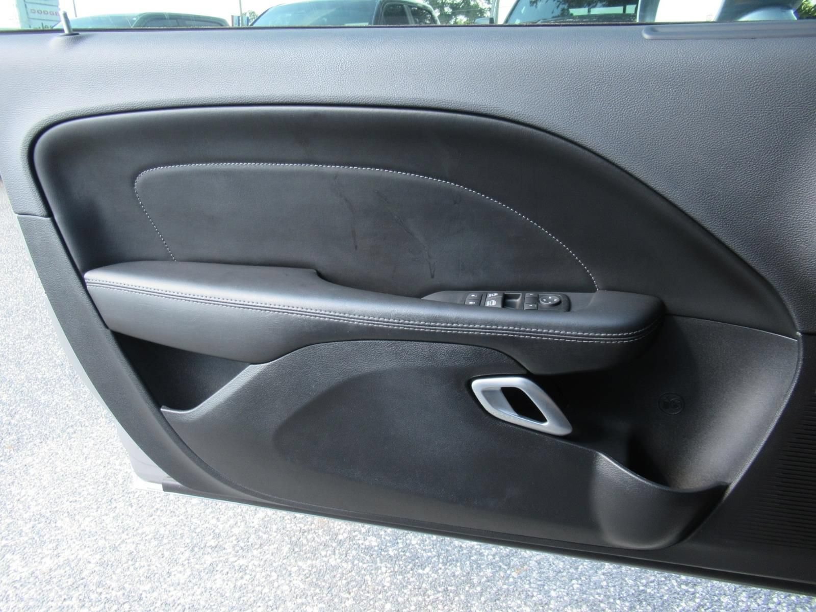 Used 2015 Dodge Challenger R/T Scat Pack w/ Leather Interior Group RWD image 19