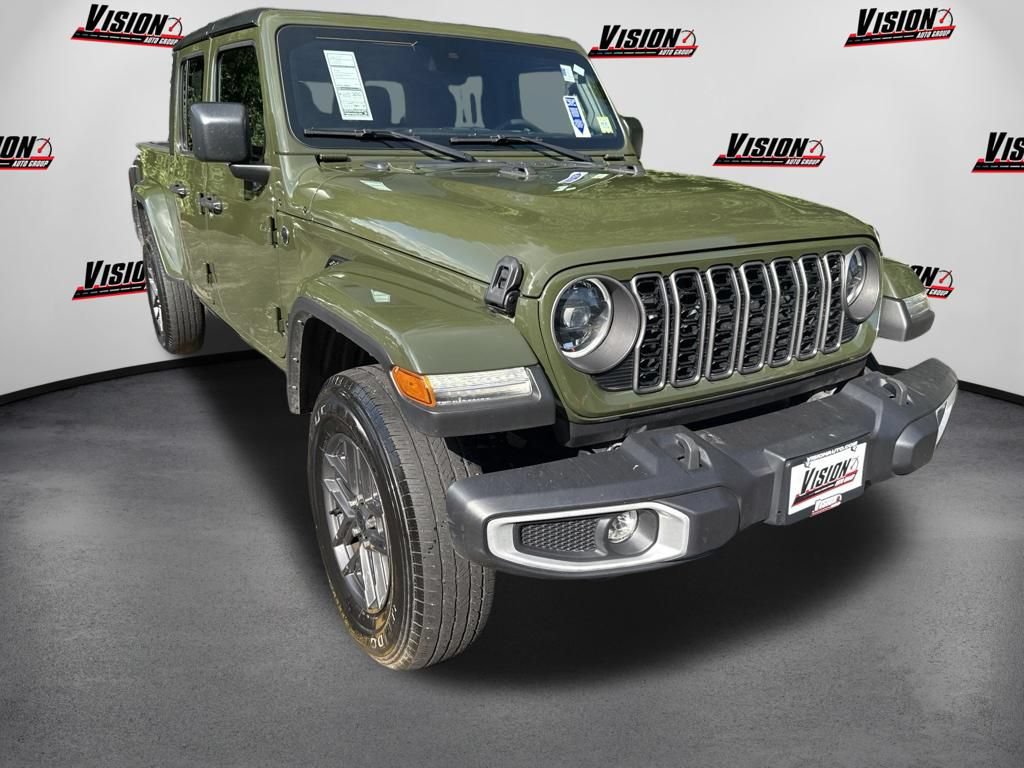 Used 2024 Jeep Gladiator Sport AWD/4WD image 3