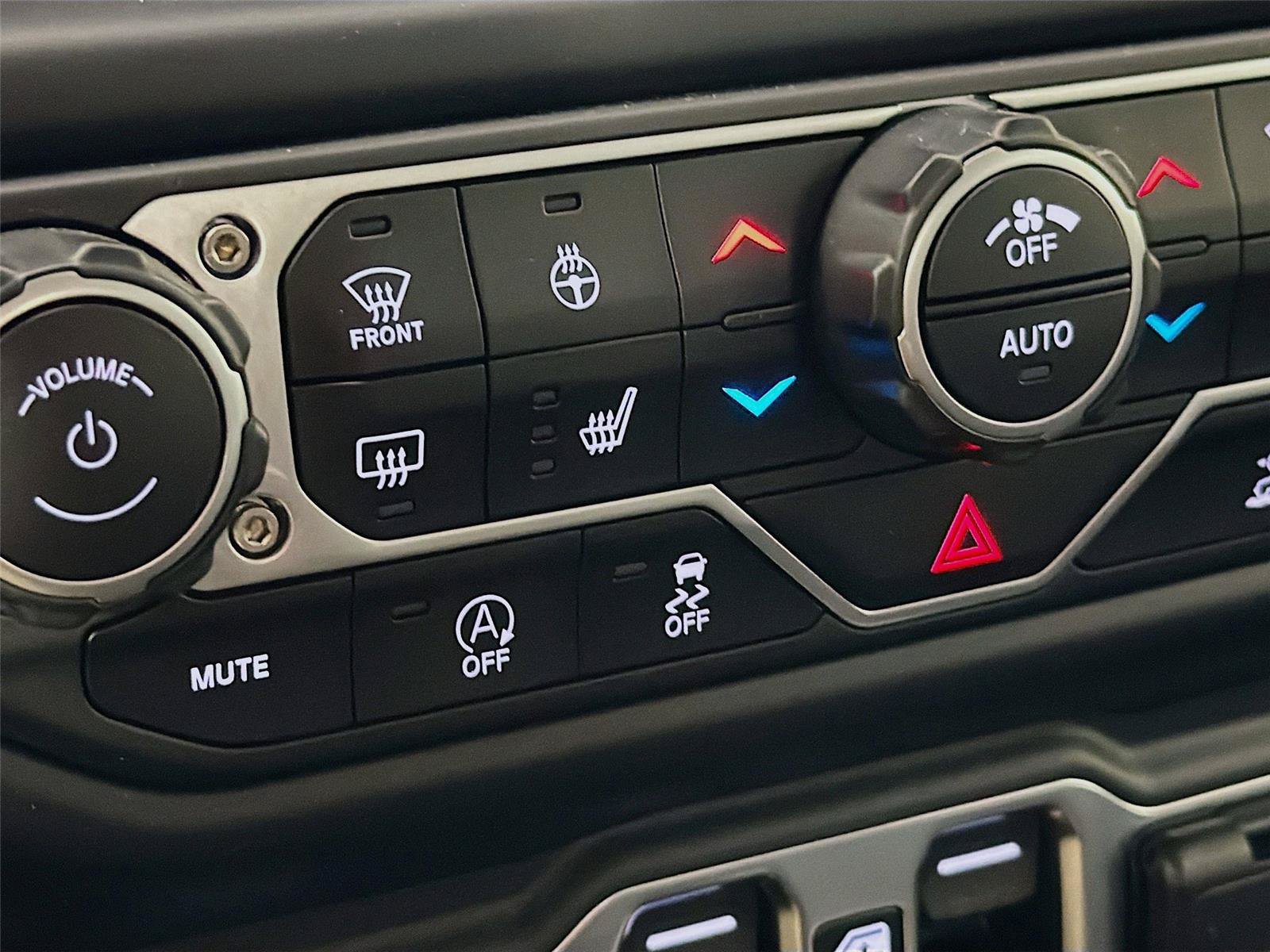 Used 2023 Jeep Gladiator Sport AWD/4WD image 25