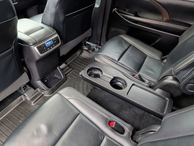 Used 2019 Toyota Highlander XLE image 37