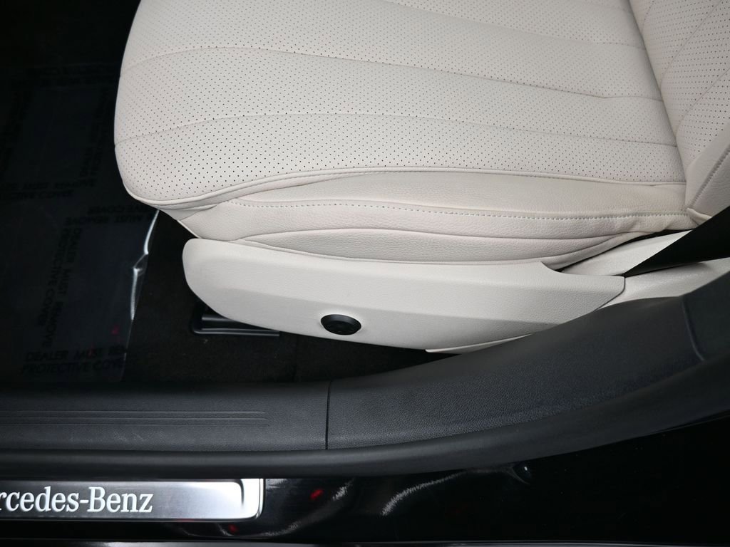 Used 2025 Mercedes-Benz E 350 4MATIC Sedan image 16