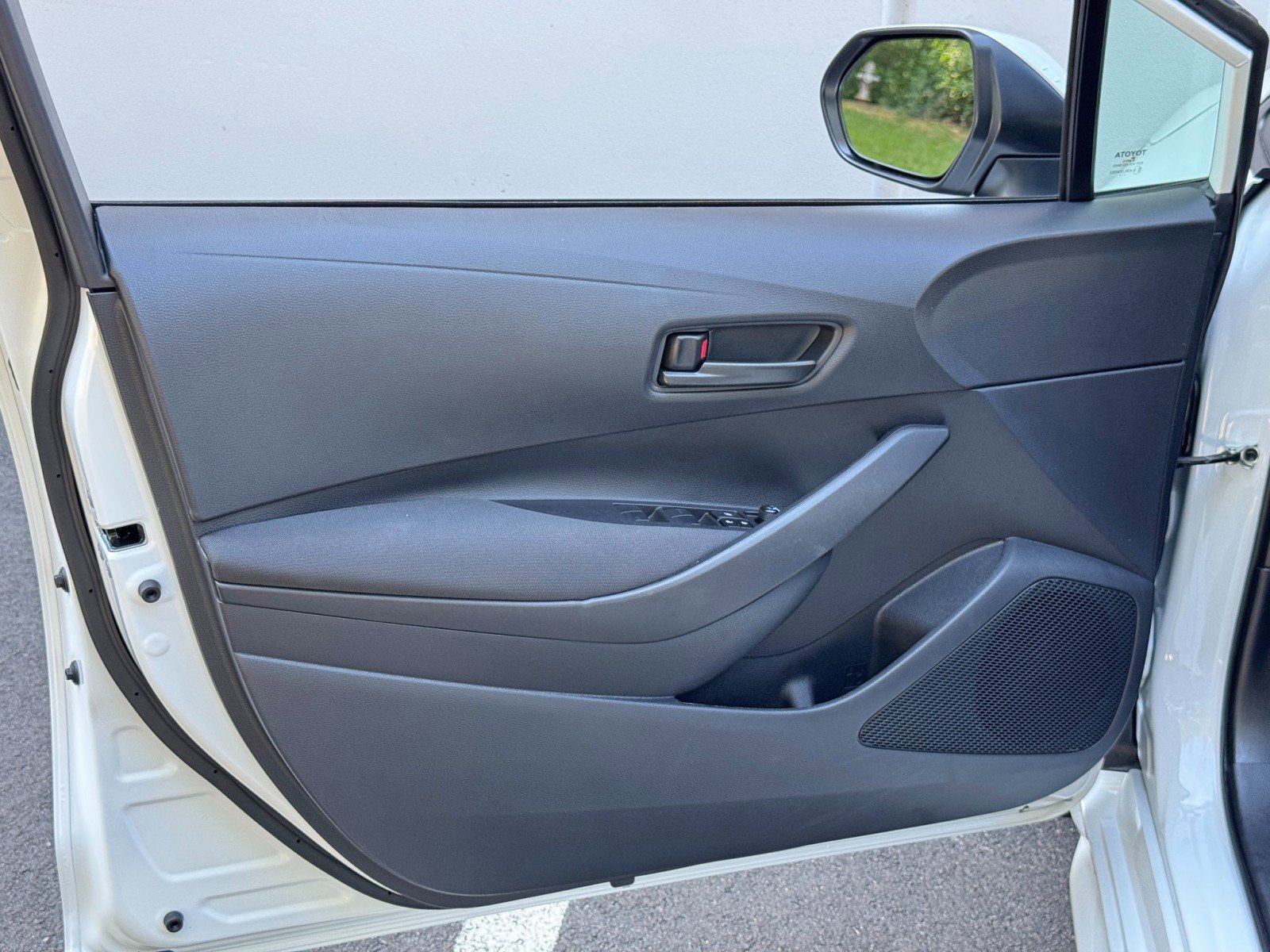 Used 2025 Toyota Corolla LE FWD image 38