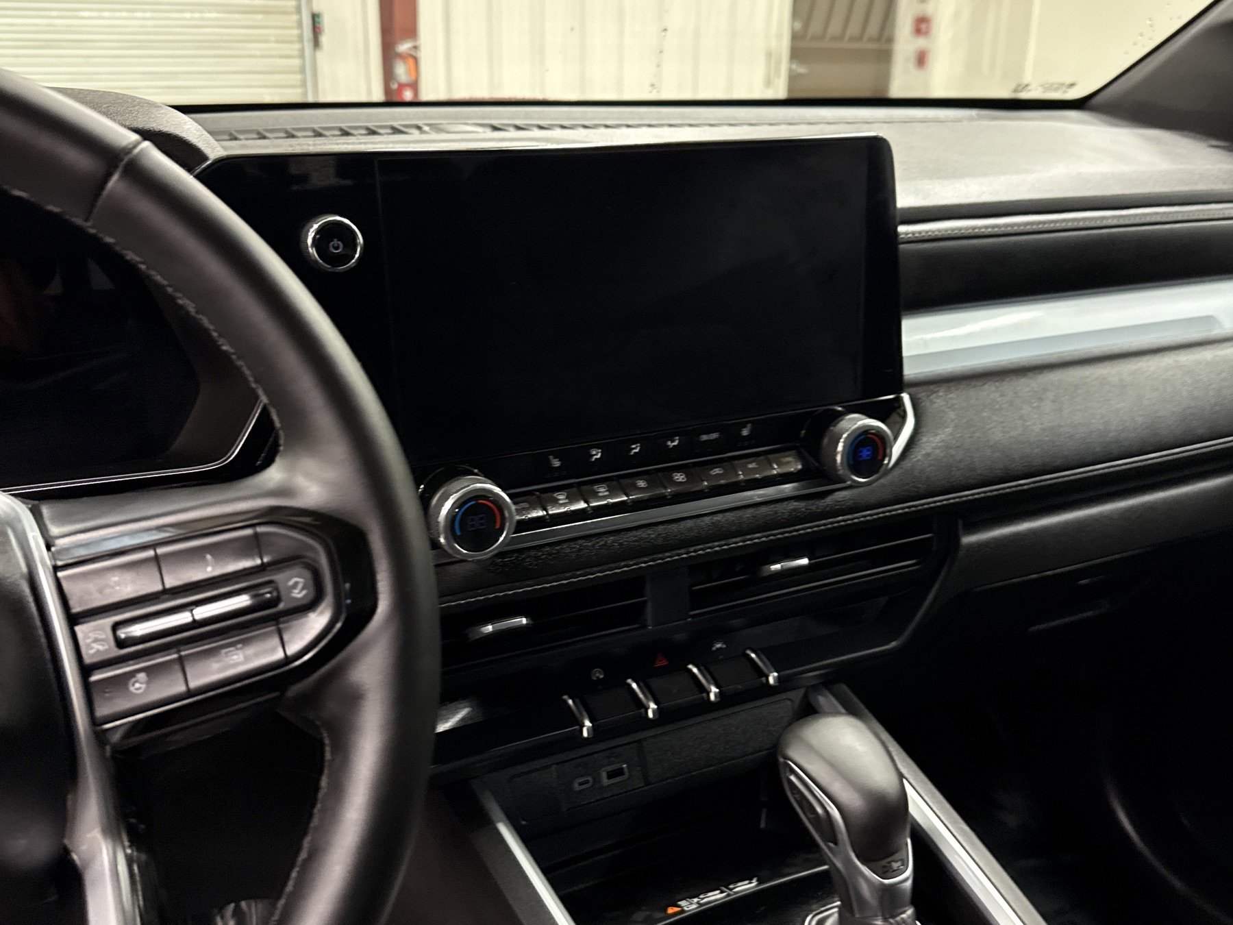 Used 2025 Chevrolet Colorado LT w/ LT Convenience Package image 8