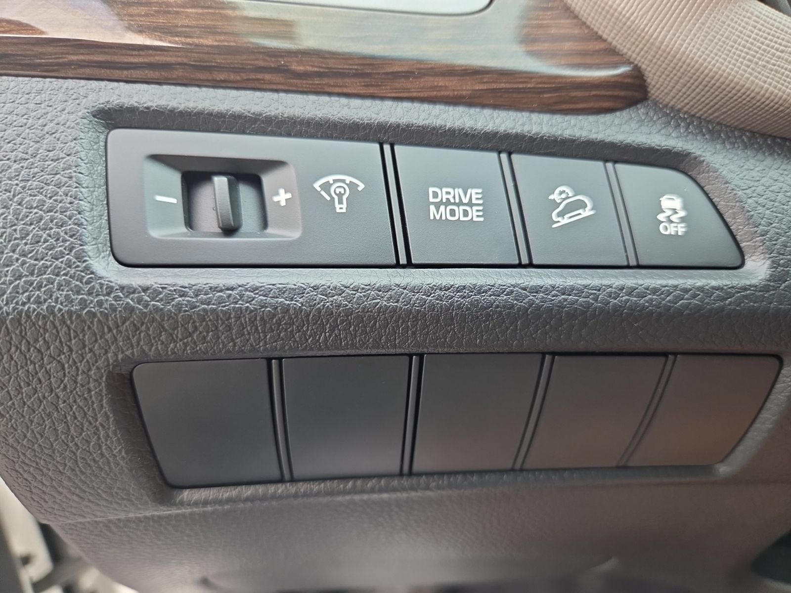 Used 2018 Hyundai Santa Fe Sport FWD image 19