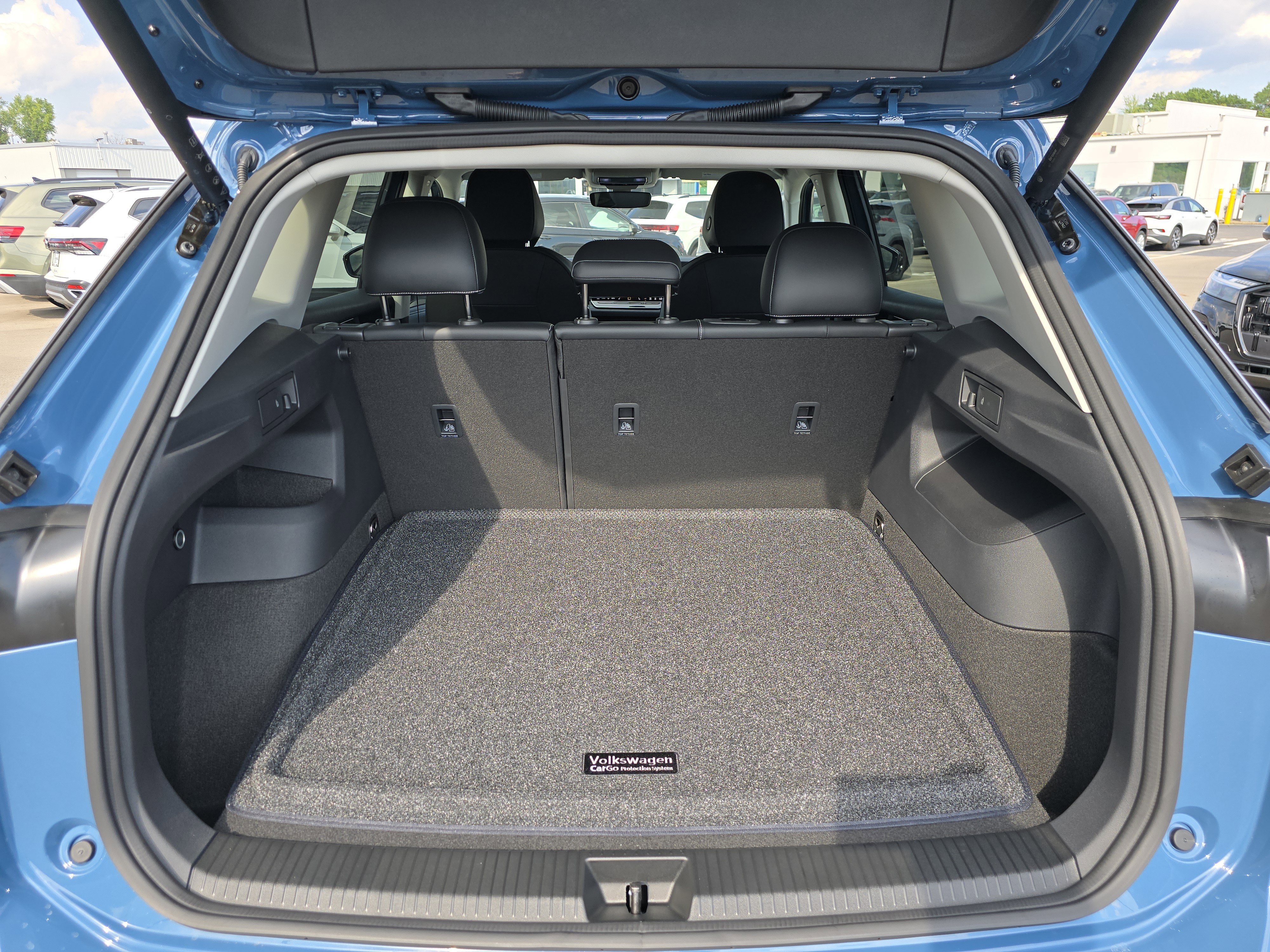 New 2025 Volkswagen Tiguan SE image 14