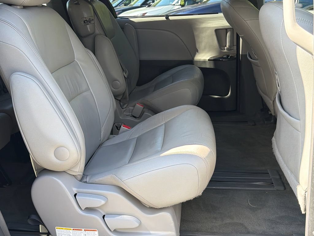 Used 2015 Toyota Sienna XLE Premium FWD image 12