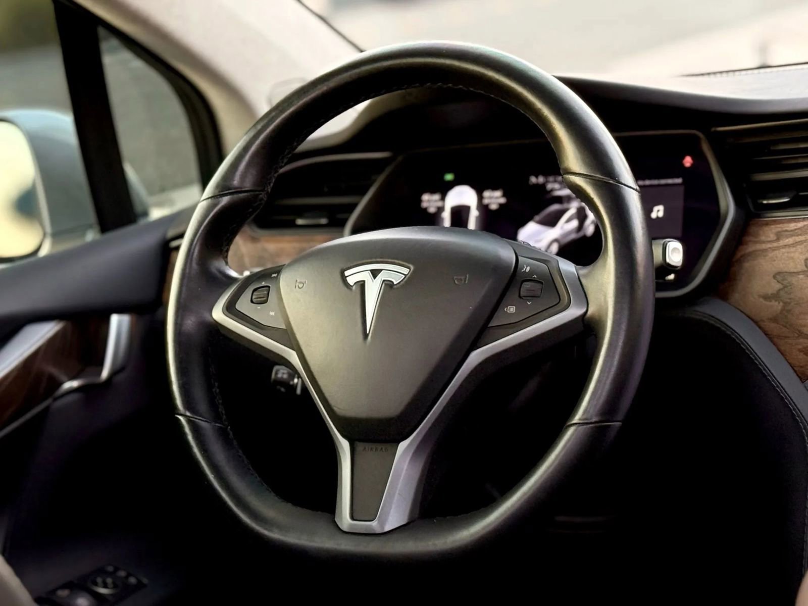 Used 2018 Tesla Model X 75D image 13