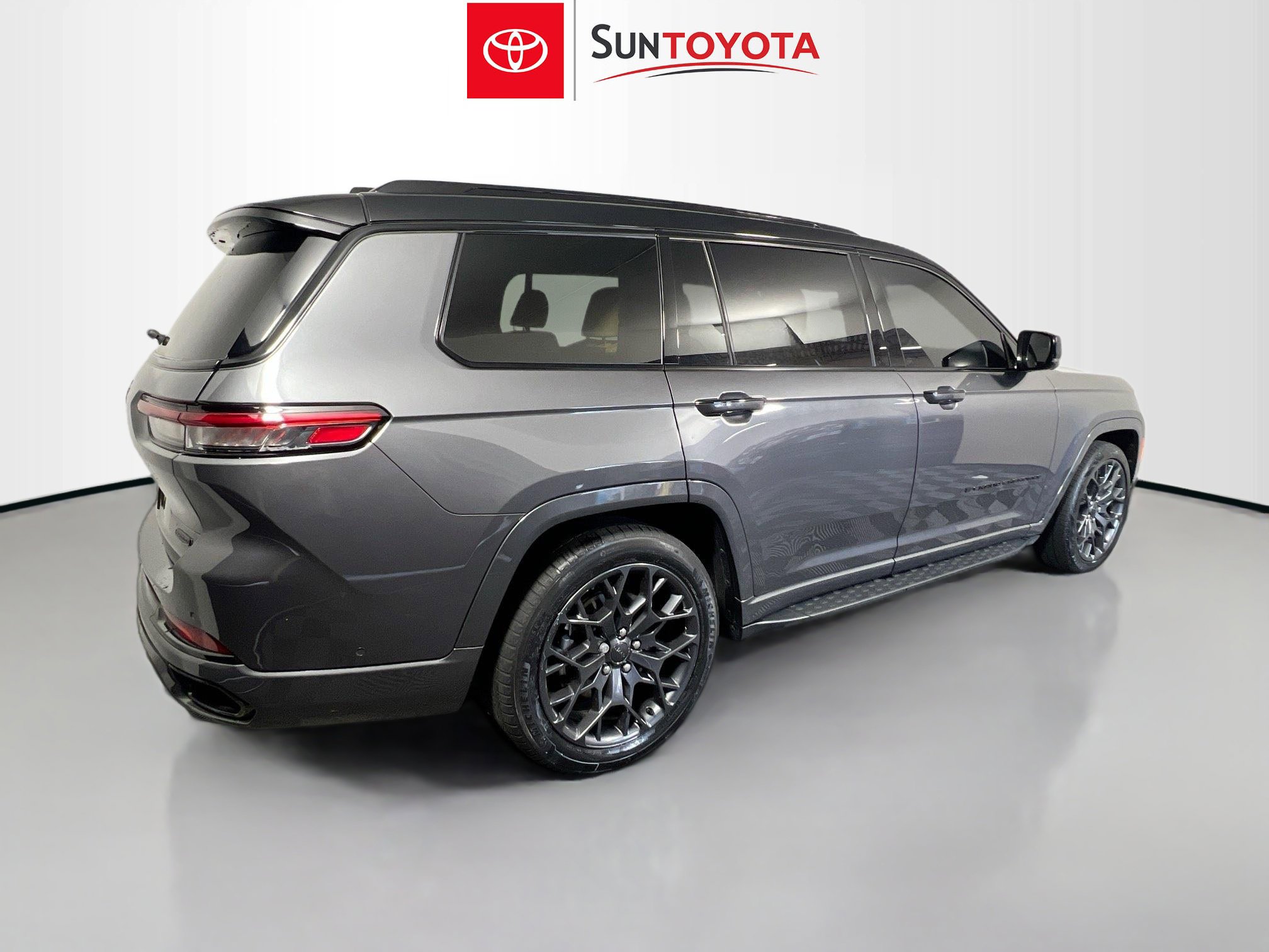 Used 2023 Jeep Grand Cherokee L Summit image 4
