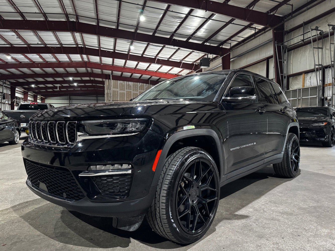 Used 2023 Jeep Grand Cherokee Limited w/ Luxury Tech Group II image 9