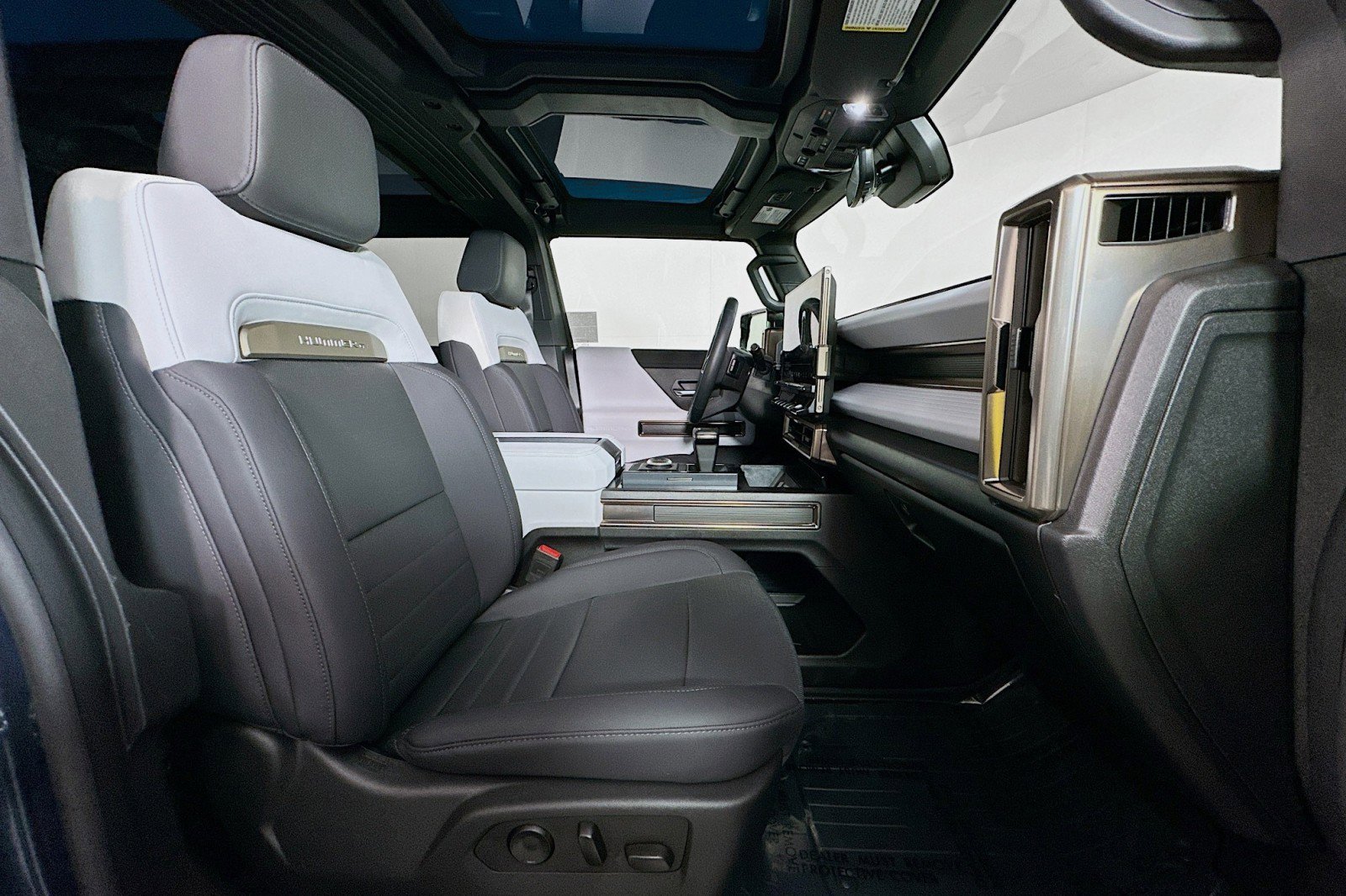 Used 2025 GMC Hummer EV 3X w/ LPO, Cargo Utility Package image 8