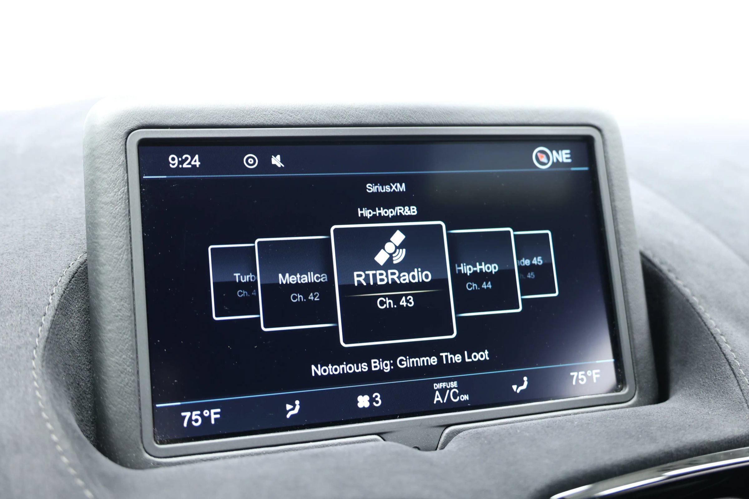 Used 2020 Aston Martin V8 Vantage Coupe RWD image 32