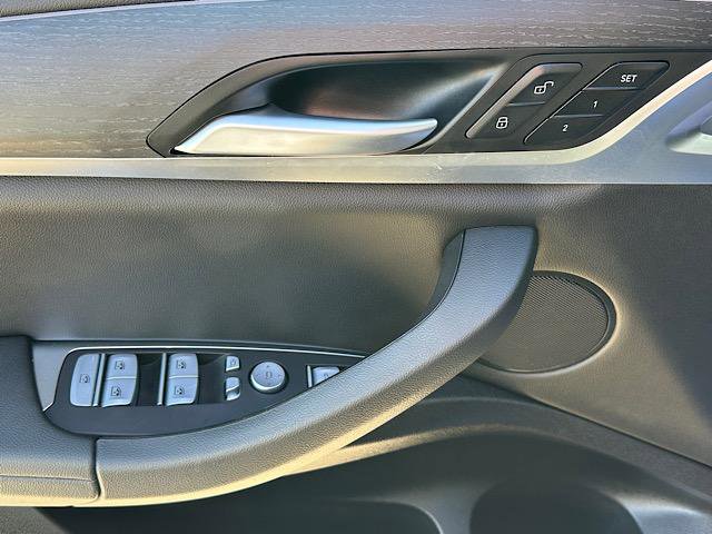 Used 2023 BMW X4 xDrive30i image 17