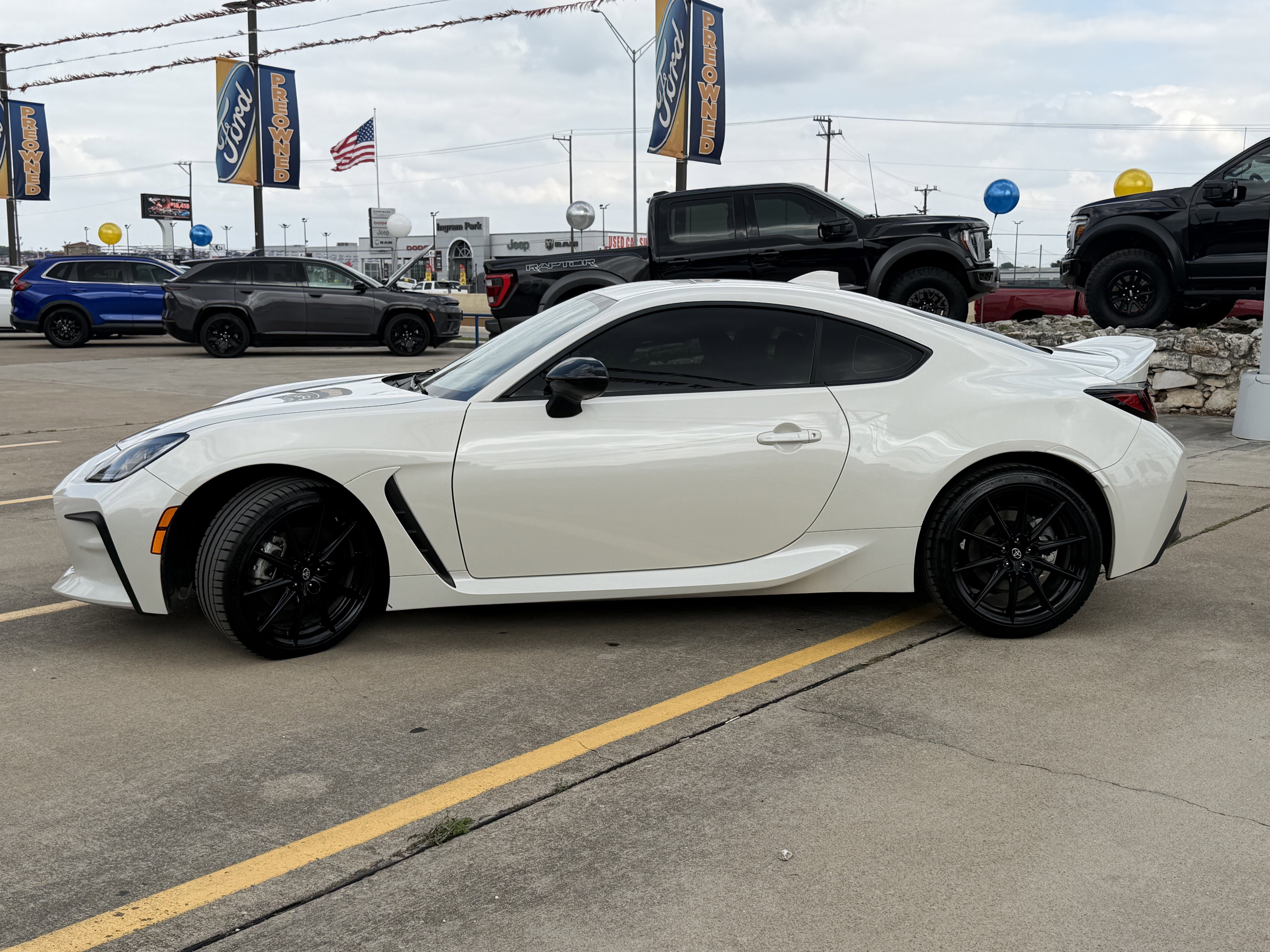 Used 2025 Toyota GR86 Premium w/ ALL Weather Mat Package (TMS) image 9