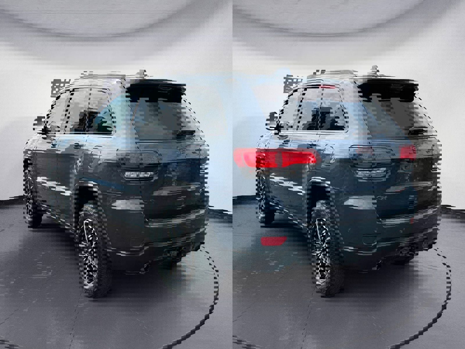 Used 2020 Jeep Grand Cherokee Trailhawk w/ Trailhawk Luxury Group image 3