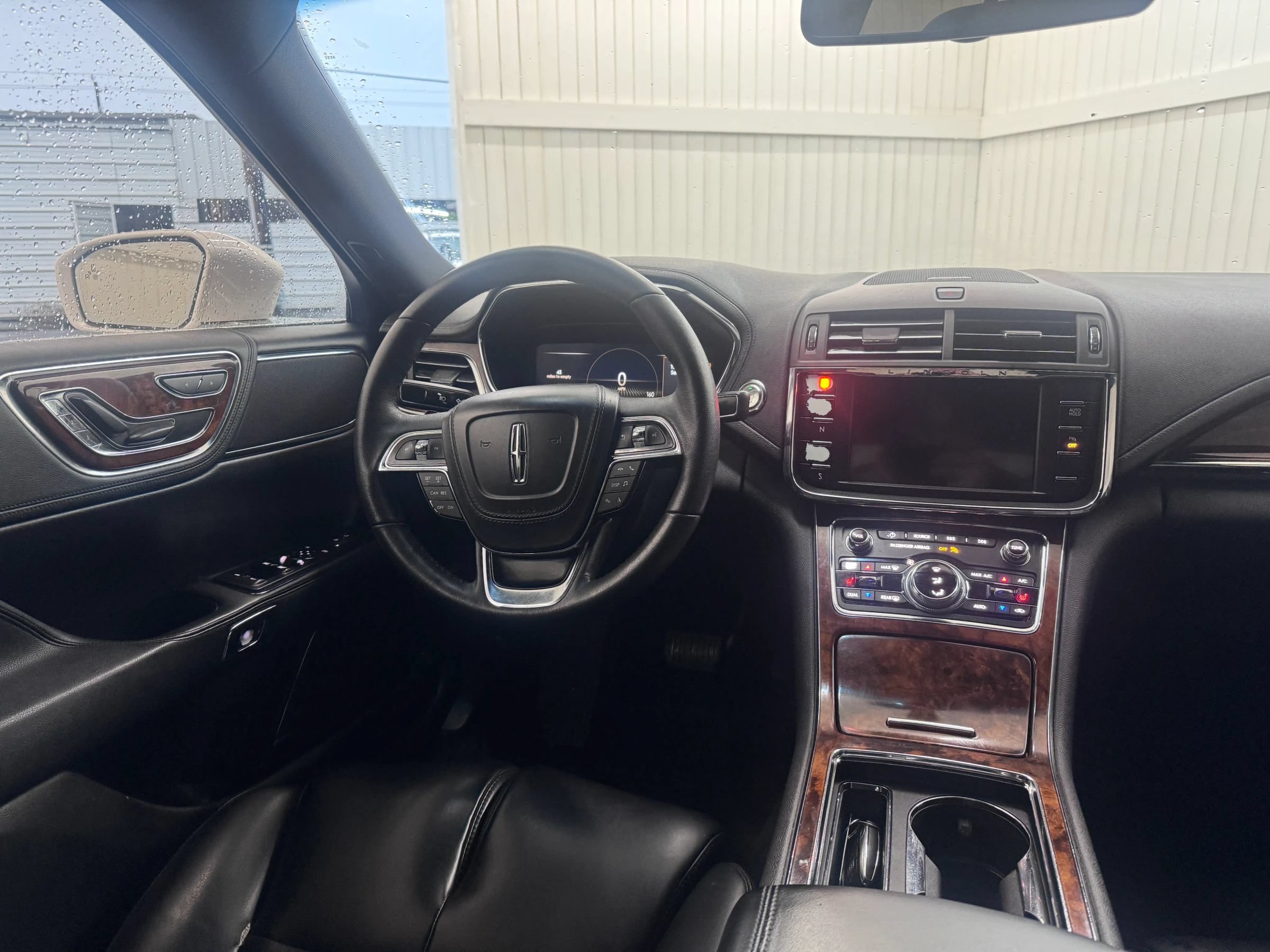 Used 2017 Lincoln Continental Premiere FWD image 15