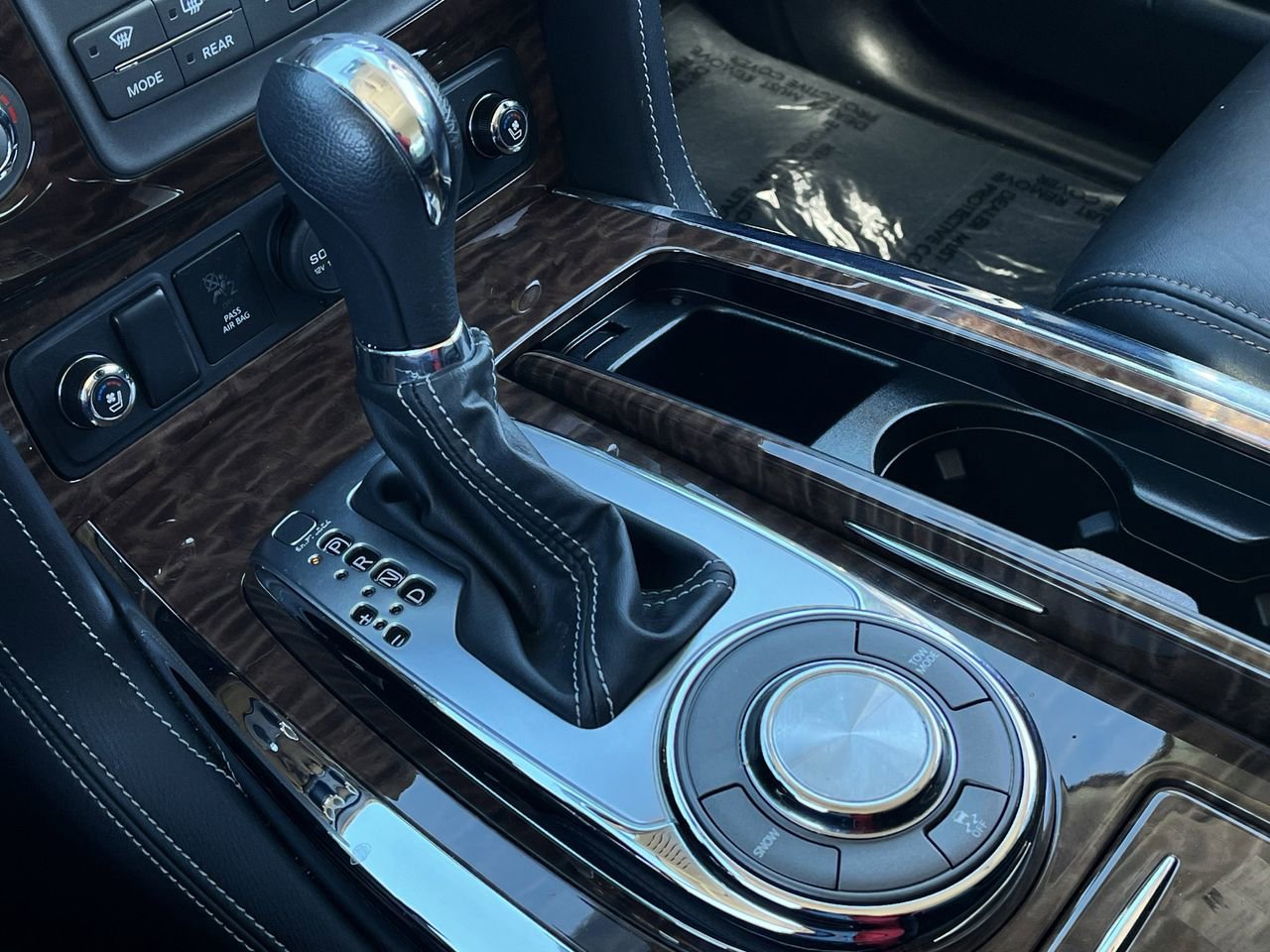 Used 2020 Nissan Armada Platinum w/ Captain's Chairs Package RWD image 17