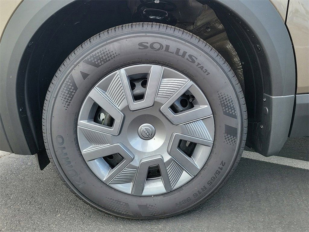 New 2025 Nissan Kicks S image 13