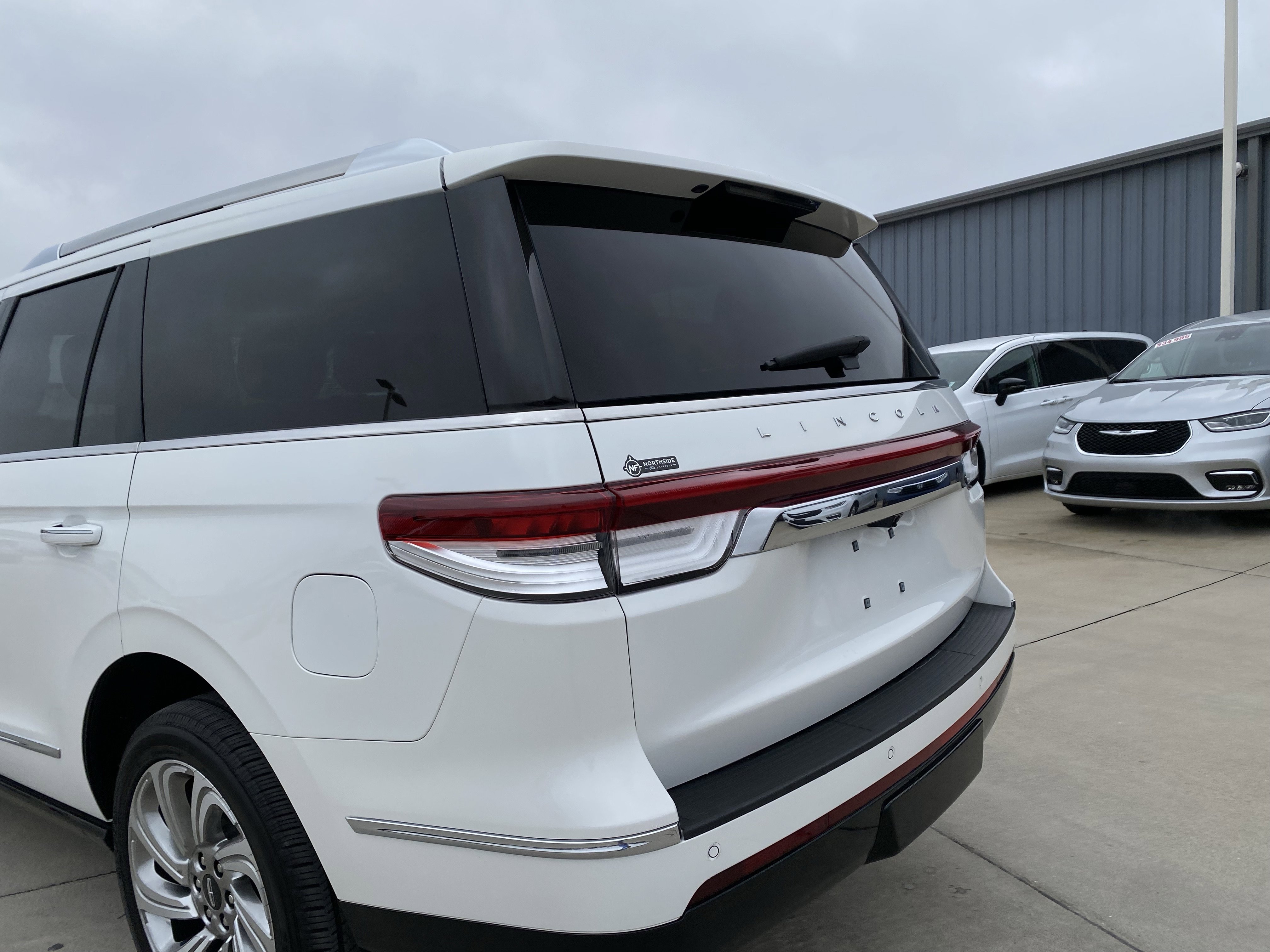 Used 2024 Lincoln Navigator Premiere image 8