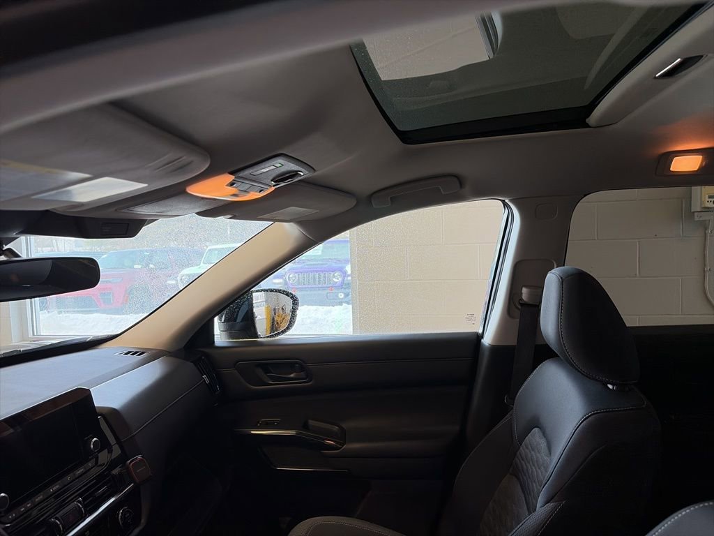 Used 2023 Nissan Pathfinder SV w/ Cargo Package image 36