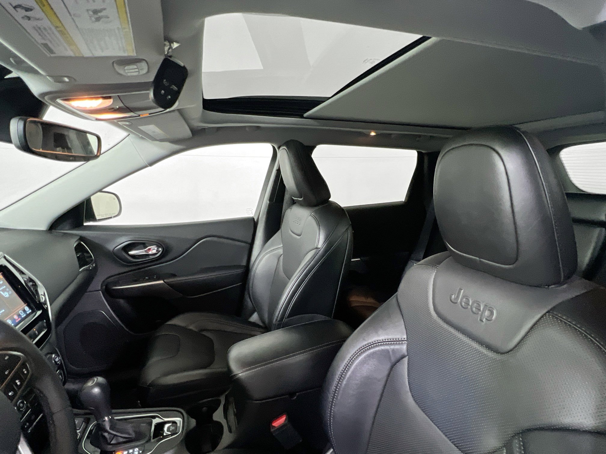 Used 2022 Jeep Cherokee Limited image 21