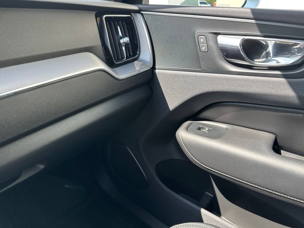Used 2018 Volvo XC60 T6 R-Design w/ Convenience Package AWD/4WD image 30