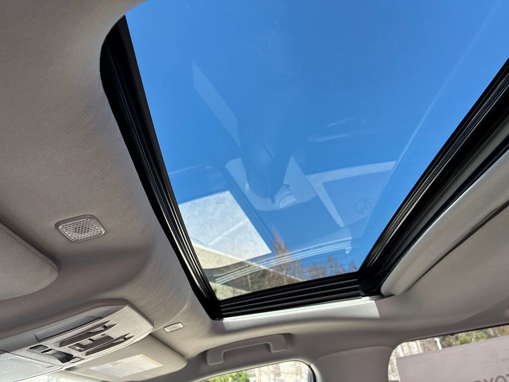 New 2026 Toyota Highlander Limited image 18