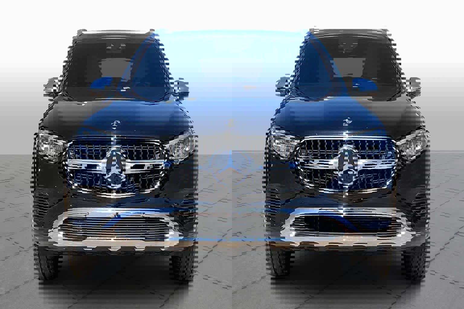 Used 2025 Mercedes-Benz GLC 300 4MATIC image 5