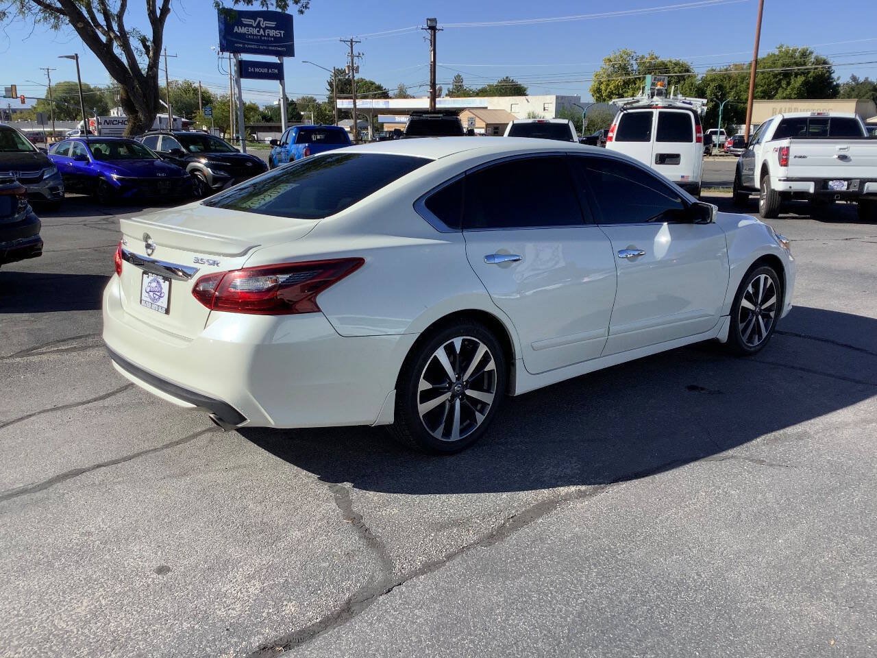Used 2017 Nissan Altima 3.5 SR FWD image 12