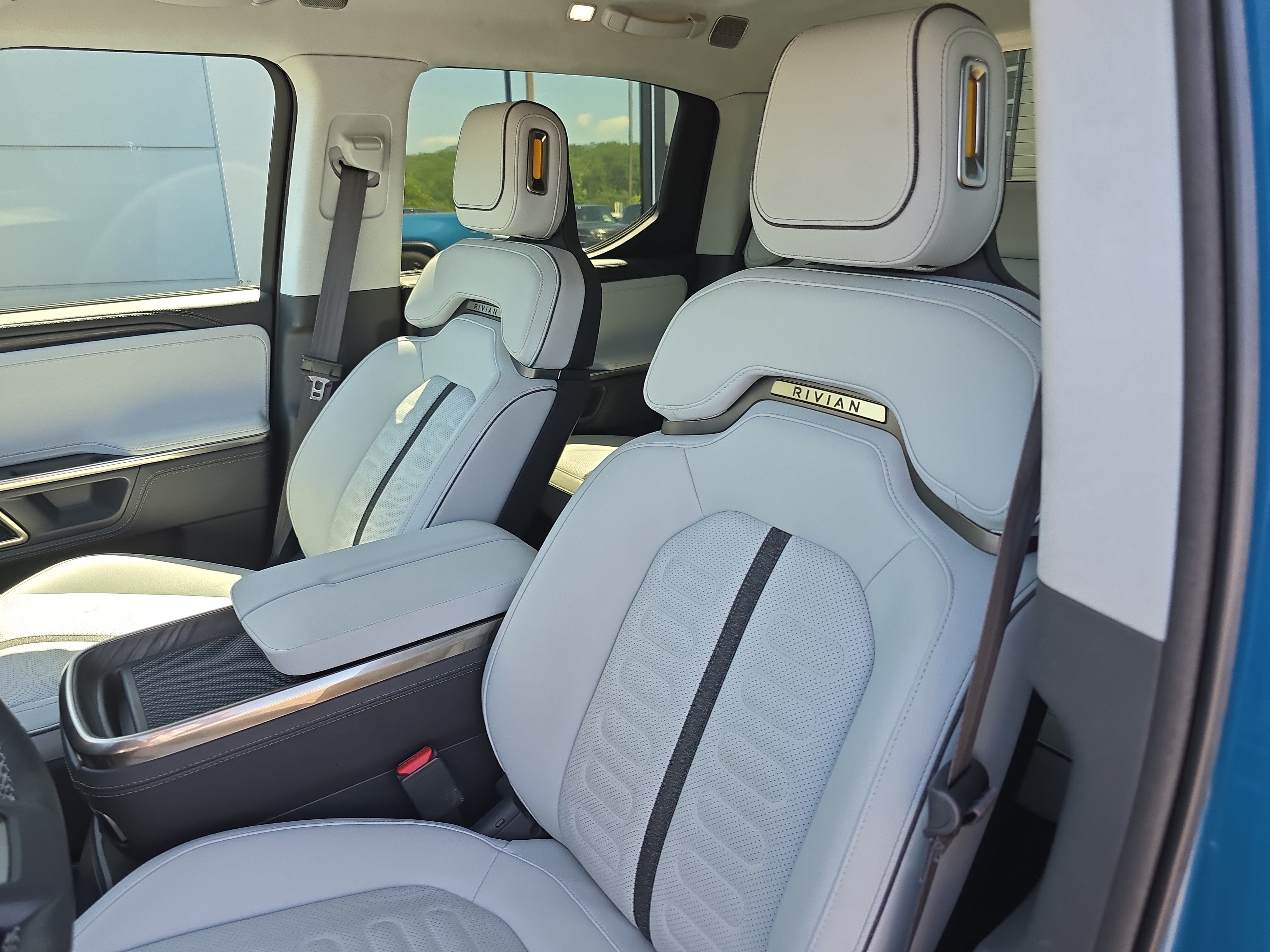 Used 2023 Rivian R1T Adventure AWD/4WD image 20