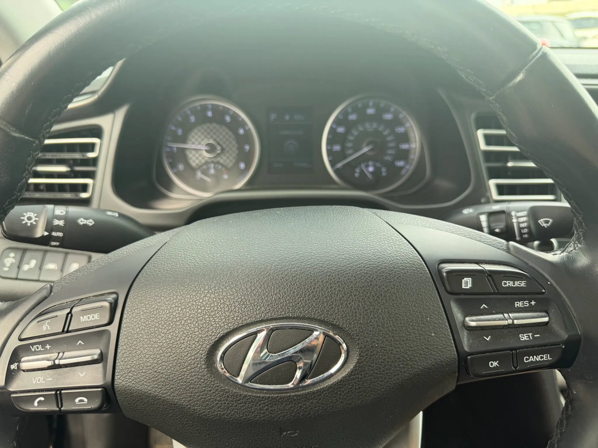 Used 2020 Hyundai Elantra Limited w/ Winter Weather Package FWD image 13