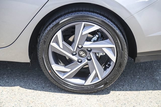 Certified 2025 Hyundai Elantra SEL FWD image 12
