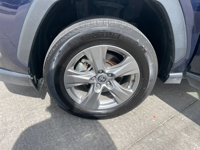 Used 2025 Toyota RAV4 XLE AWD/4WD image 28