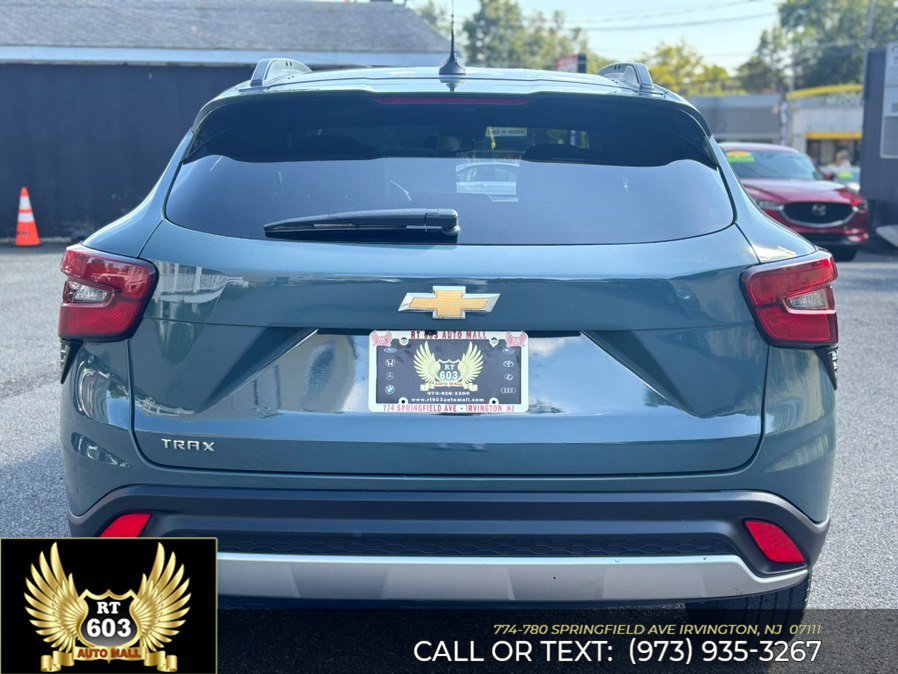 Used 2025 Chevrolet Trax LT FWD image 5