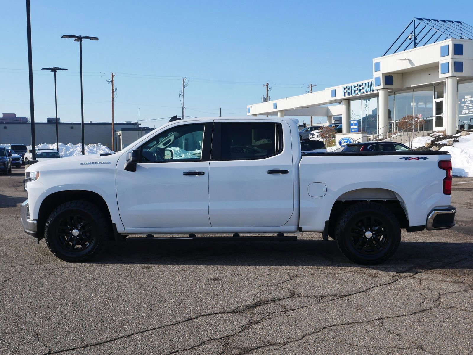 Used 2022 Chevrolet Silverado 1500 LT image 2