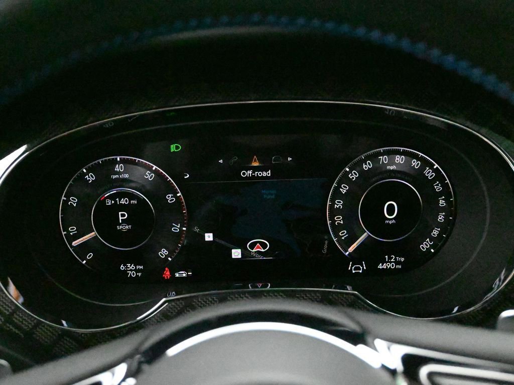 Used 2025 Bentley Bentayga AWD/4WD image 47