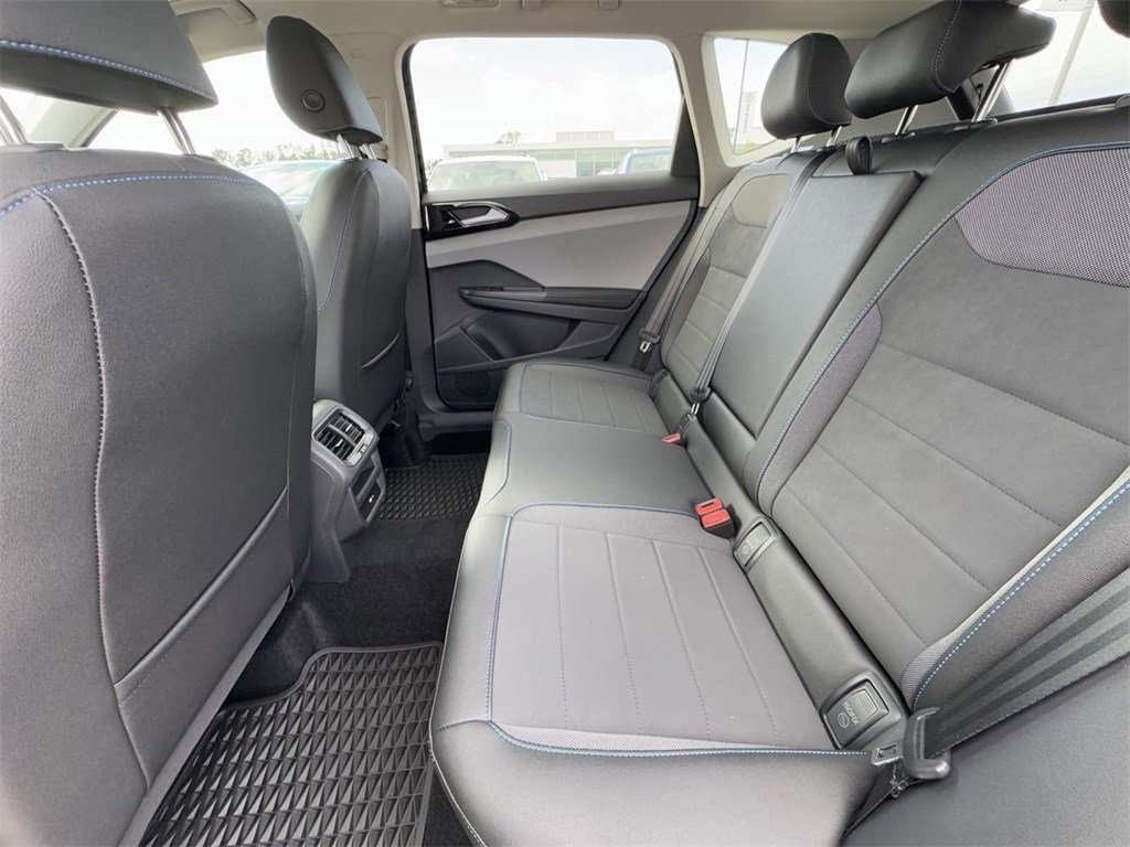 New 2024 Volkswagen Taos SE image 20