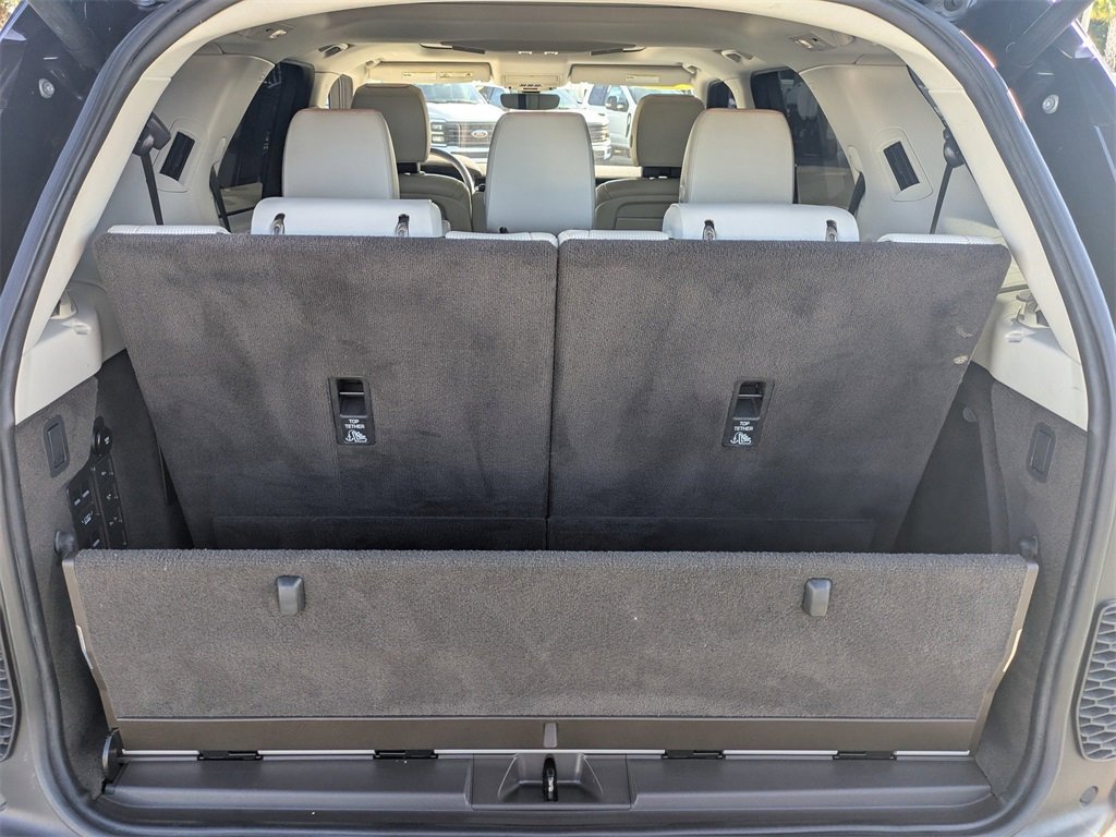 Used 2019 Land Rover Discovery HSE image 19