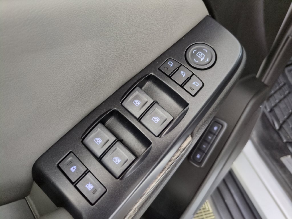 Used 2019 Chevrolet Suburban LT AWD/4WD image 16