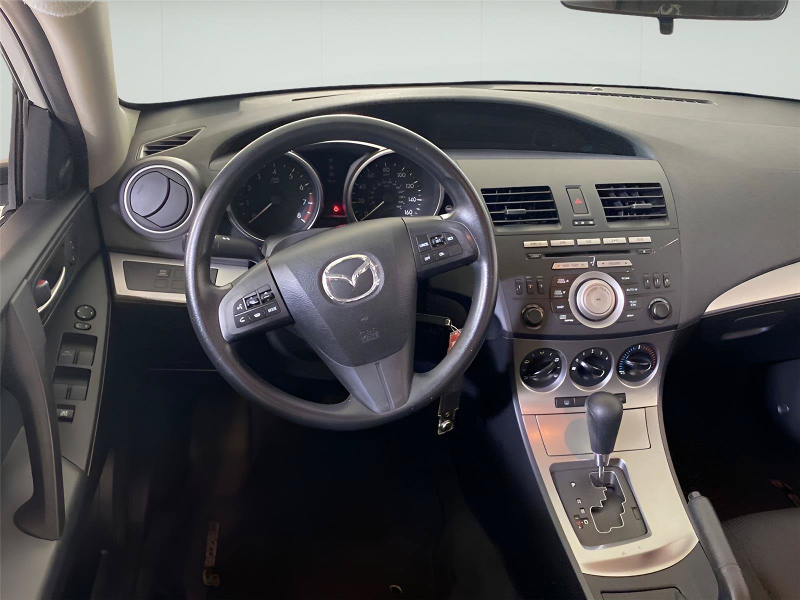 Used 2011 MAZDA MAZDA3 i Touring FWD image 23
