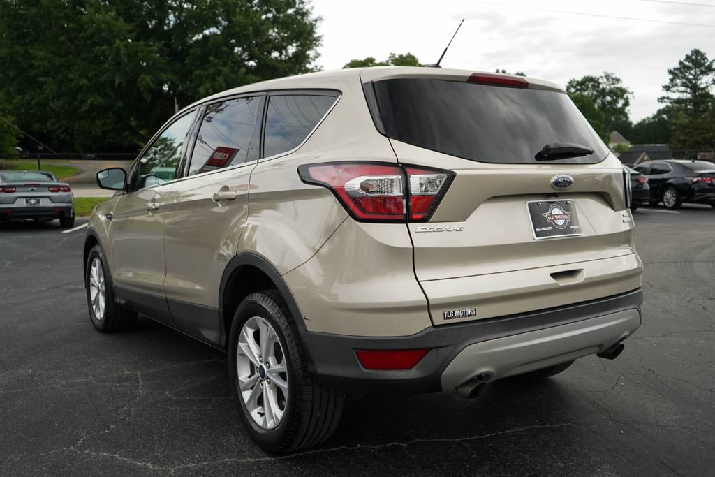 Used 2017 Ford Escape SE FWD image 3